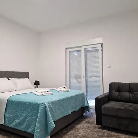 Mis Διαμέρισμα Τρέμπινιε