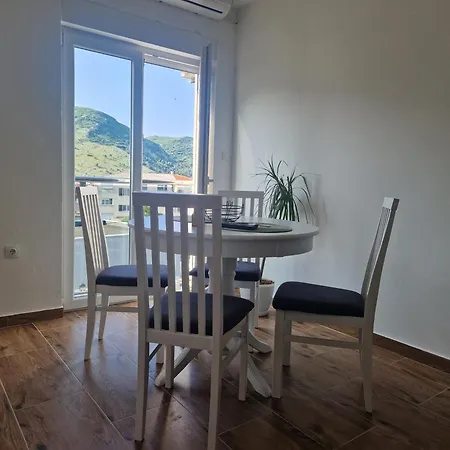 Mis Διαμέρισμα Τρέμπινιε