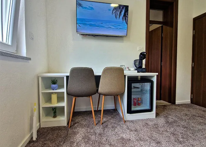 Mis تريبينيي